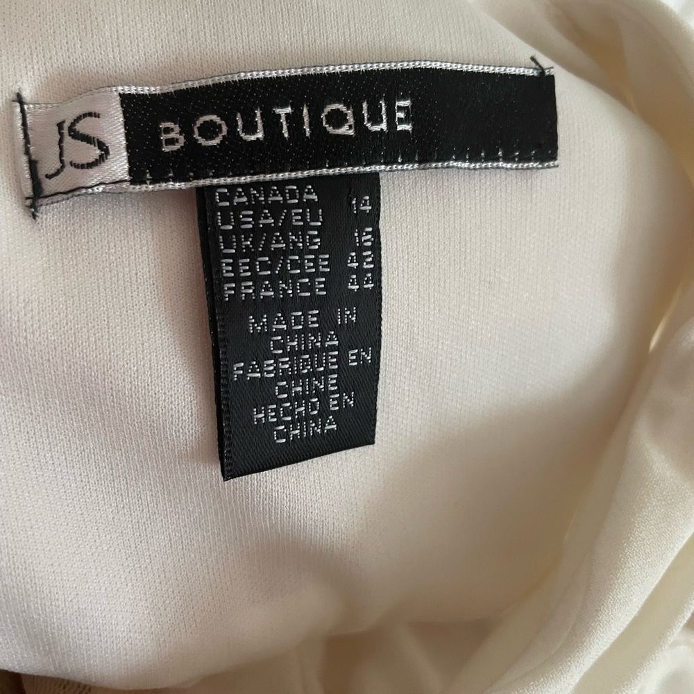 Elegant Ivory Beaded V-Neck Maxi Dress - Picture 8 of 8